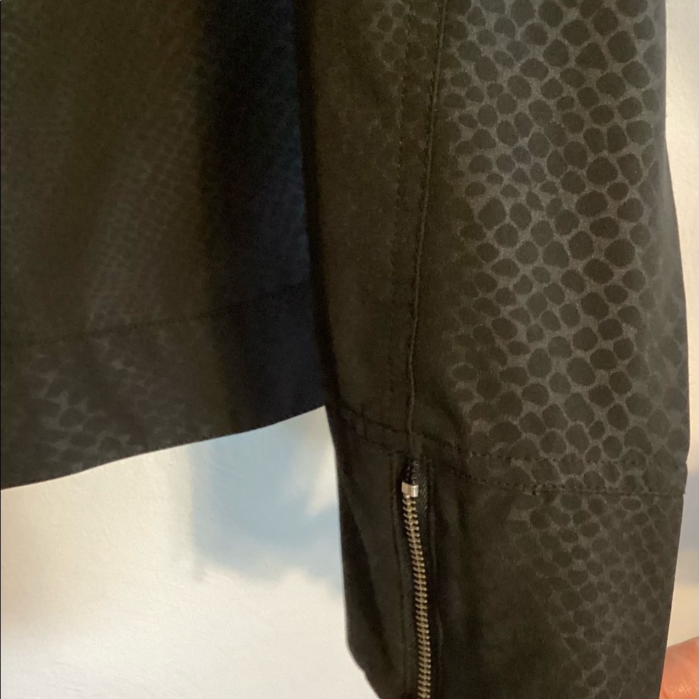 Chicos unlined Zenergy jacket in black size 1 - Picture 2 of 8
